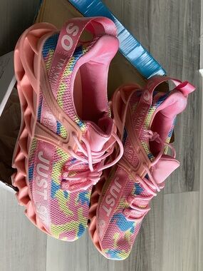 Multicolor Lightweight Athletic Sneakers
